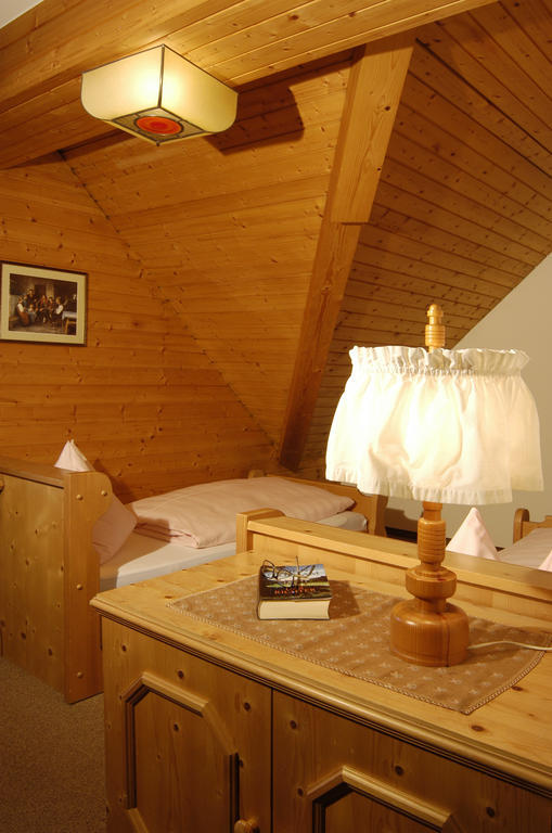 Apartmán Cafe Rainer Sankt Johann in Tirol Pokoj fotografie
