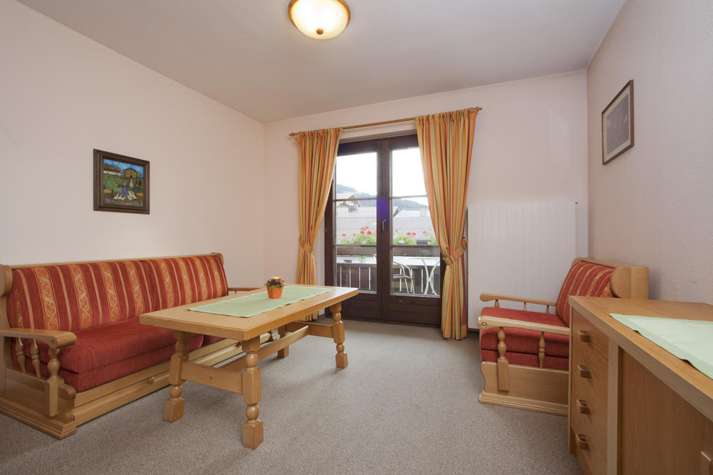 Apartmán Cafe Rainer Sankt Johann in Tirol Pokoj fotografie